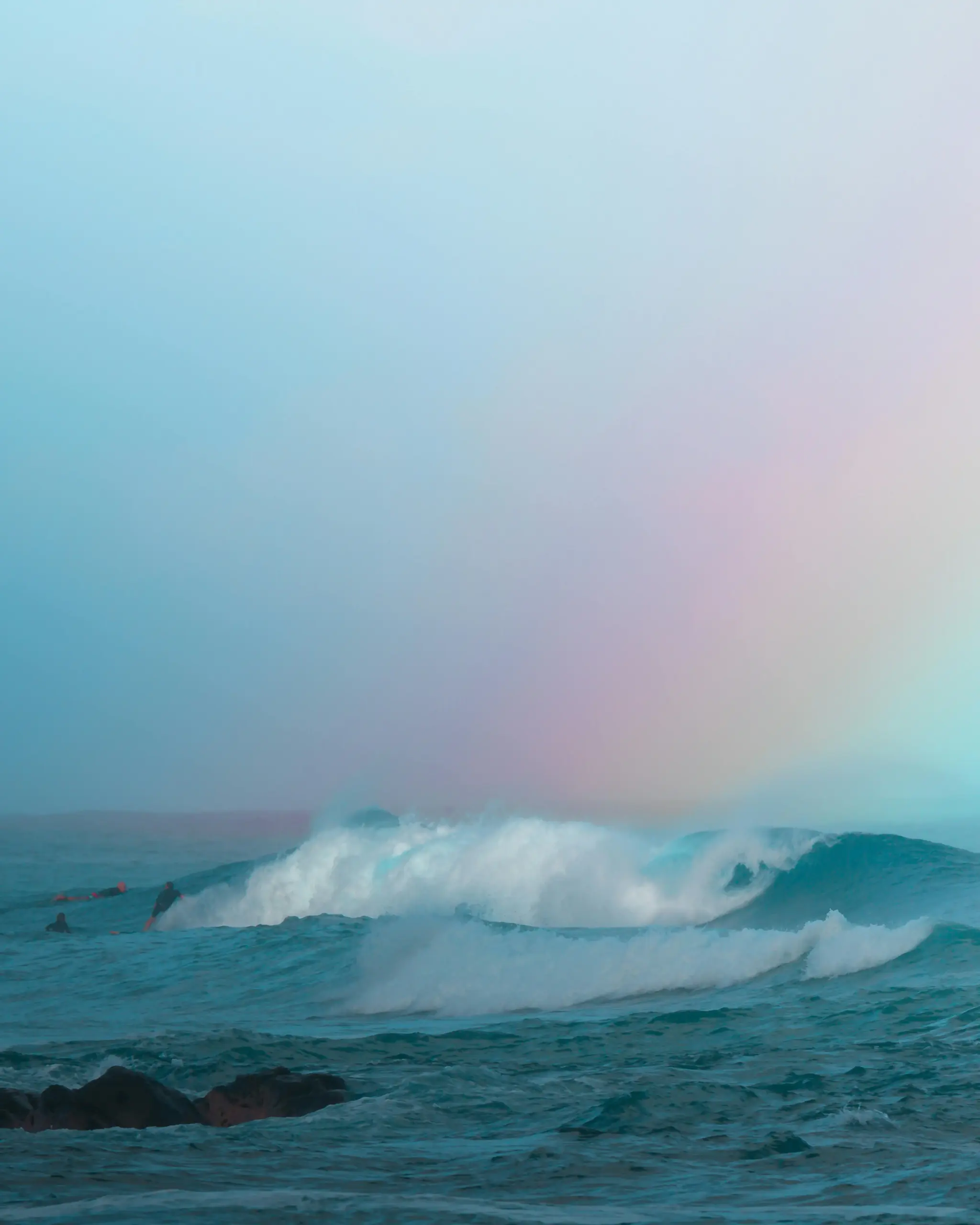 rainbow-waves-surfers